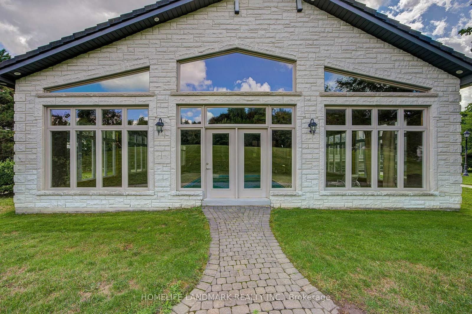 21 Kensington Drive thumbnail 49
