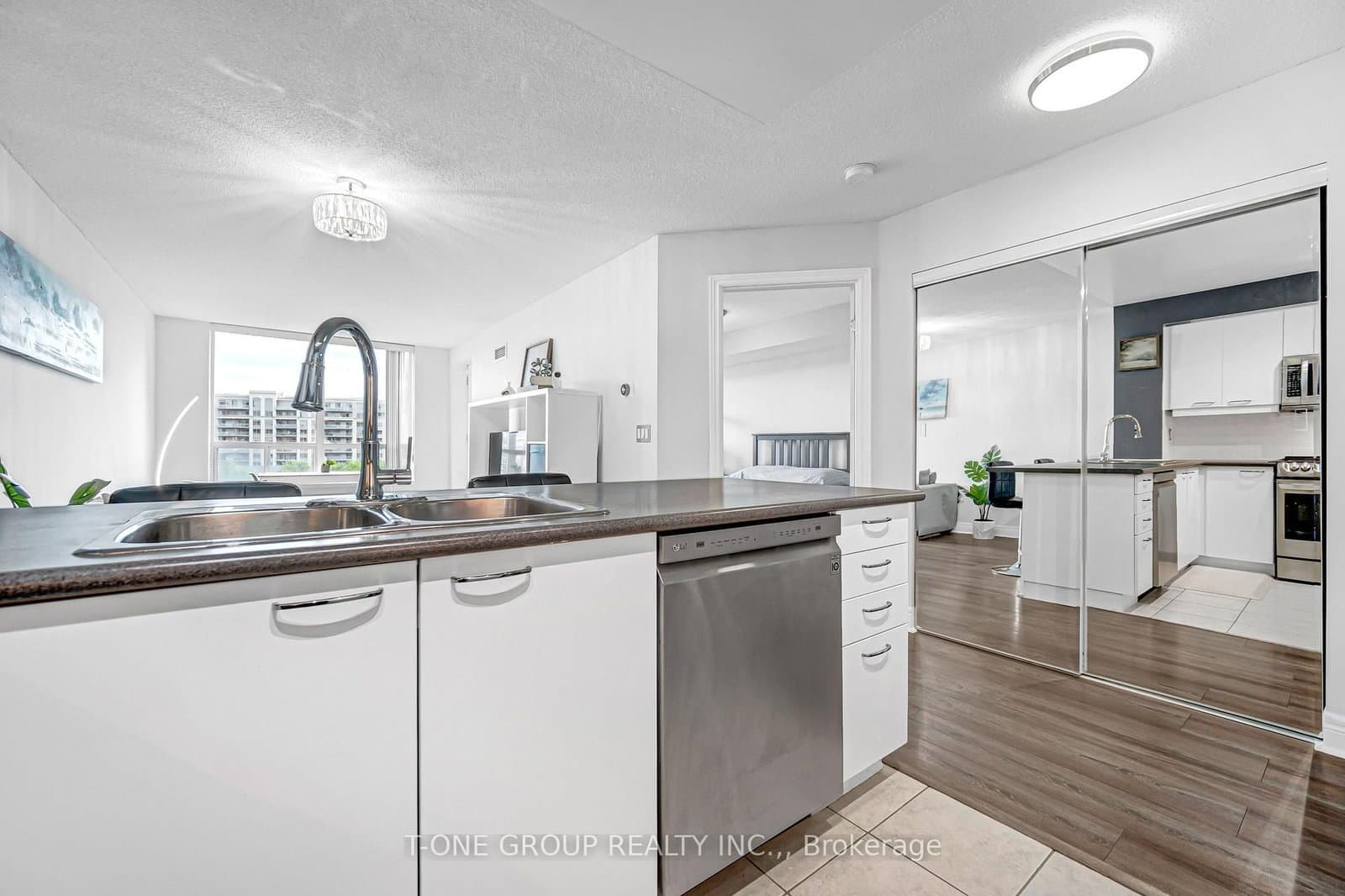 48 Suncrest Boulevard, Unit 720 thumbnail 2