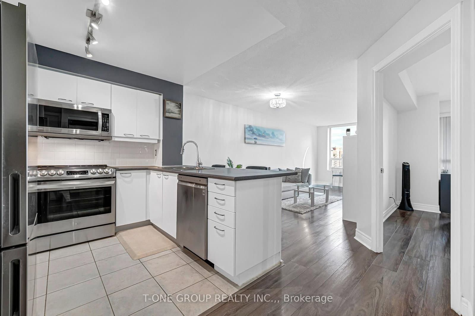 48 Suncrest Boulevard, Unit 720 thumbnail 3