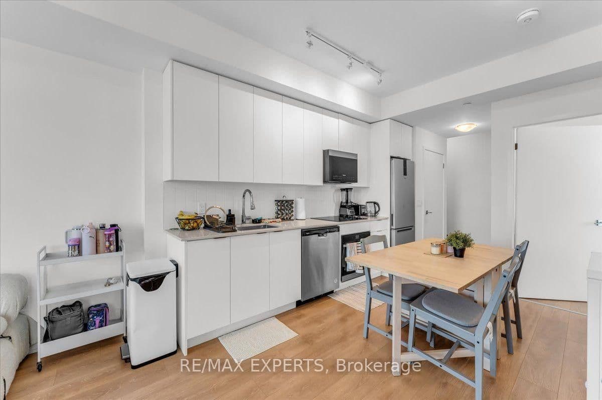 498 Caldari Road, Unit 828 thumbnail 11