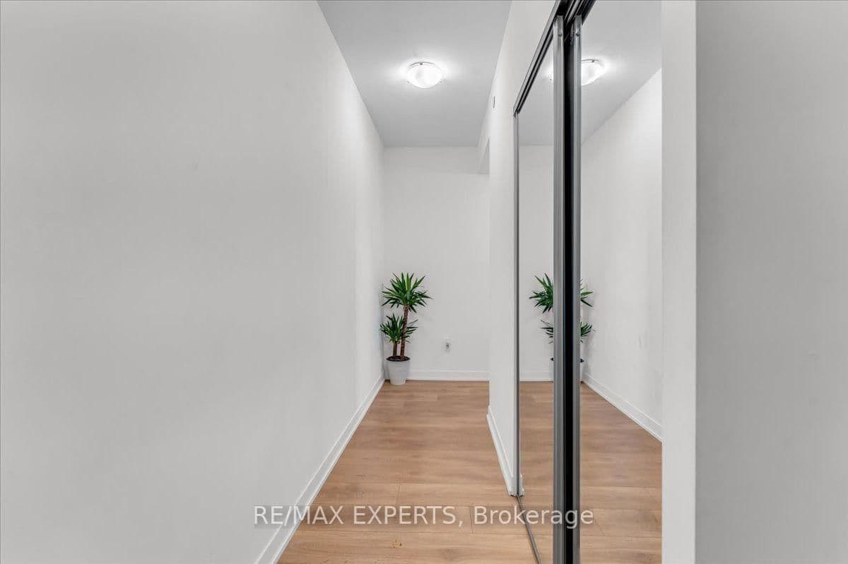 498 Caldari Road, Unit 828 thumbnail 5