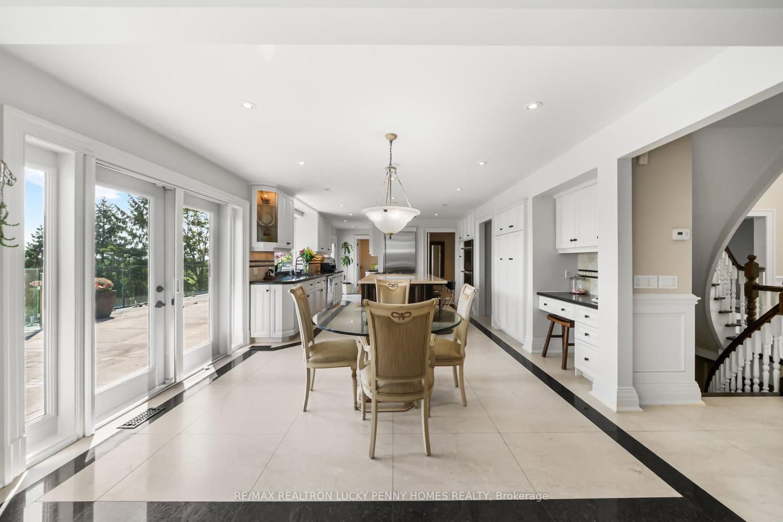 27 Glenridge Drive thumbnail 18