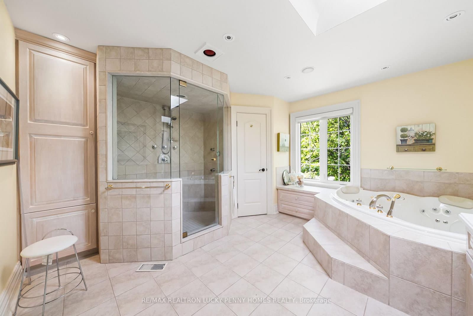 27 Glenridge Drive thumbnail 33
