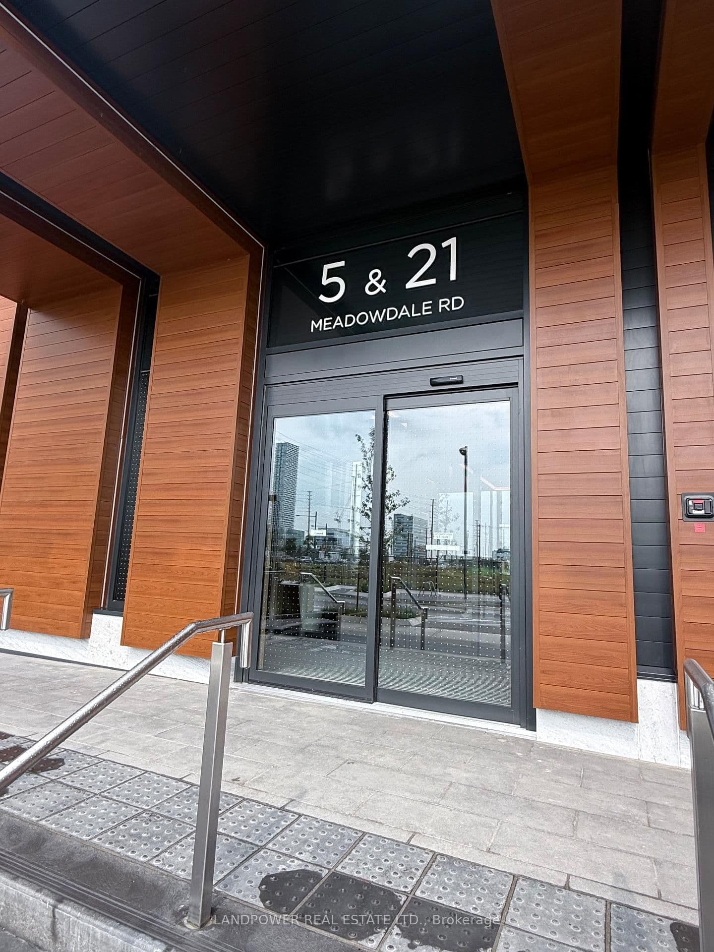 21 Meadowdale Road, Unit 907 - Image 1