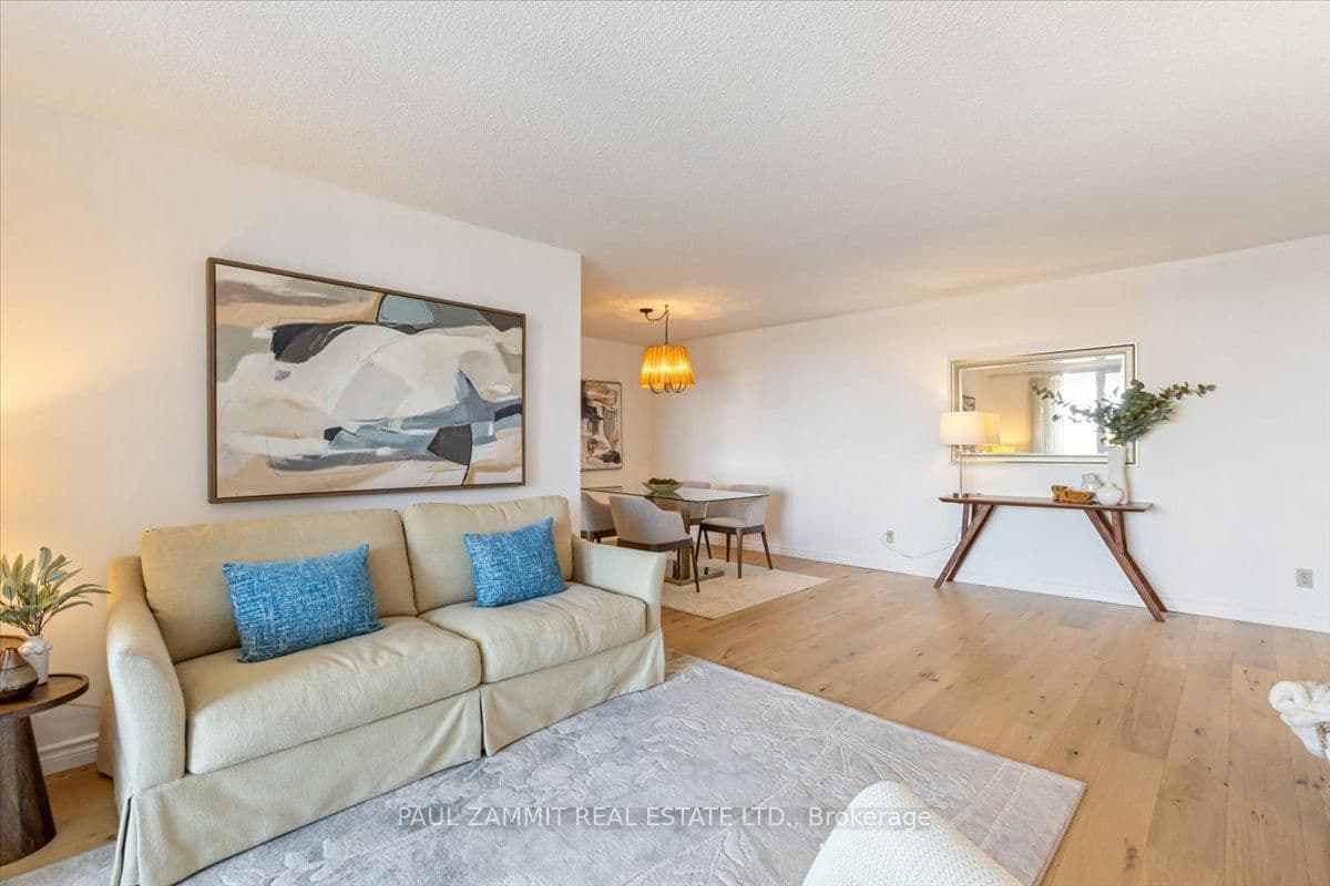 7811 Yonge Street, Unit 701 thumbnail 10