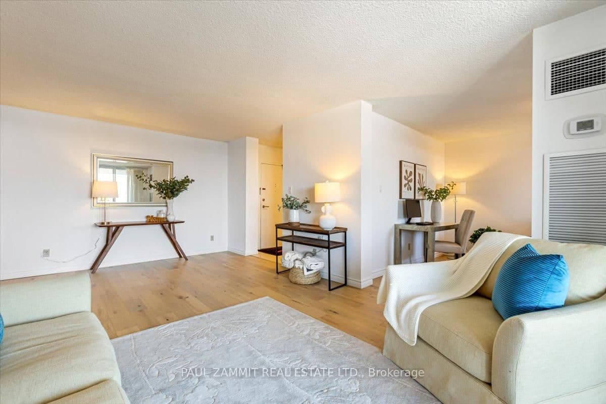 7811 Yonge Street, Unit 701 thumbnail 11