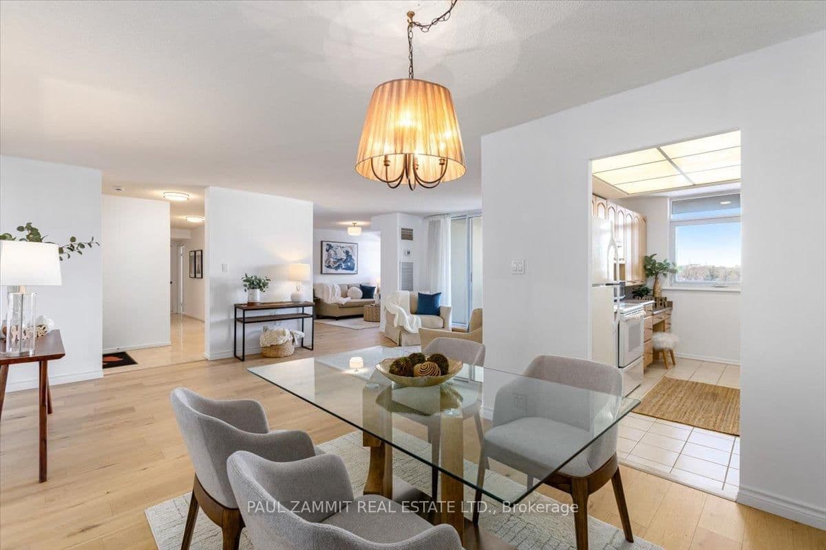 7811 Yonge Street, Unit 701 thumbnail 16