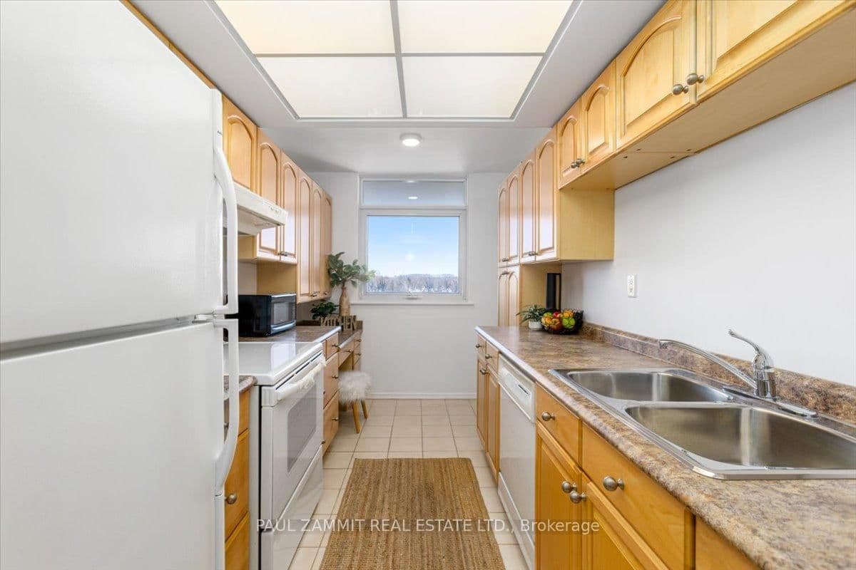 7811 Yonge Street, Unit 701 thumbnail 19