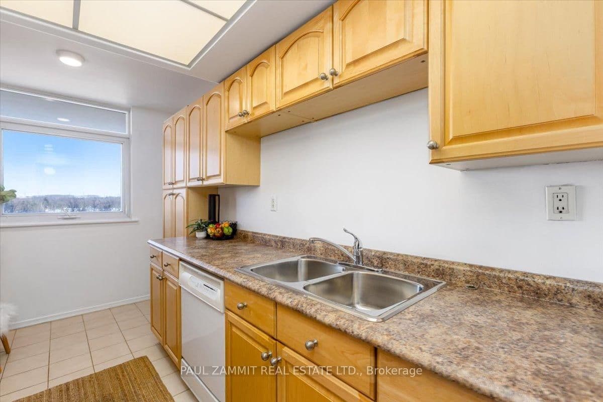 7811 Yonge Street, Unit 701 thumbnail 20