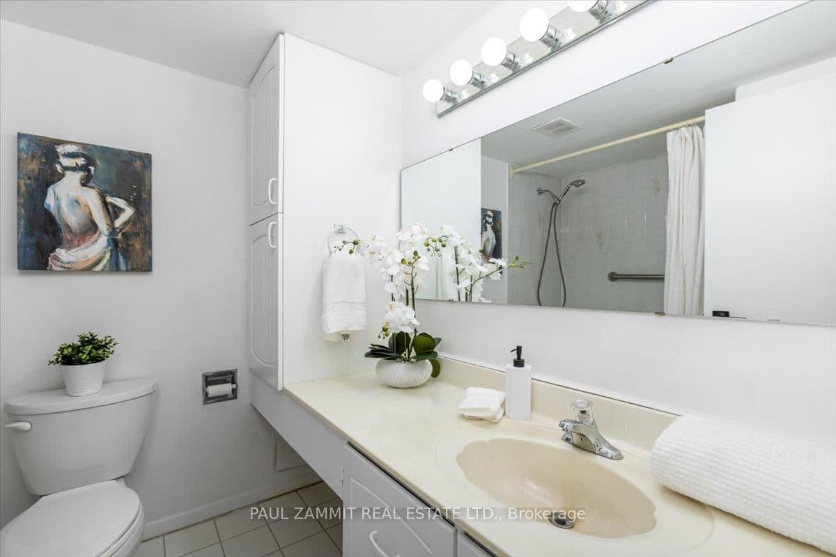 7811 Yonge Street, Unit 701 thumbnail 25