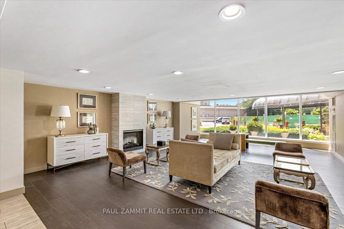 7811 Yonge Street, Unit 701 thumbnail 30
