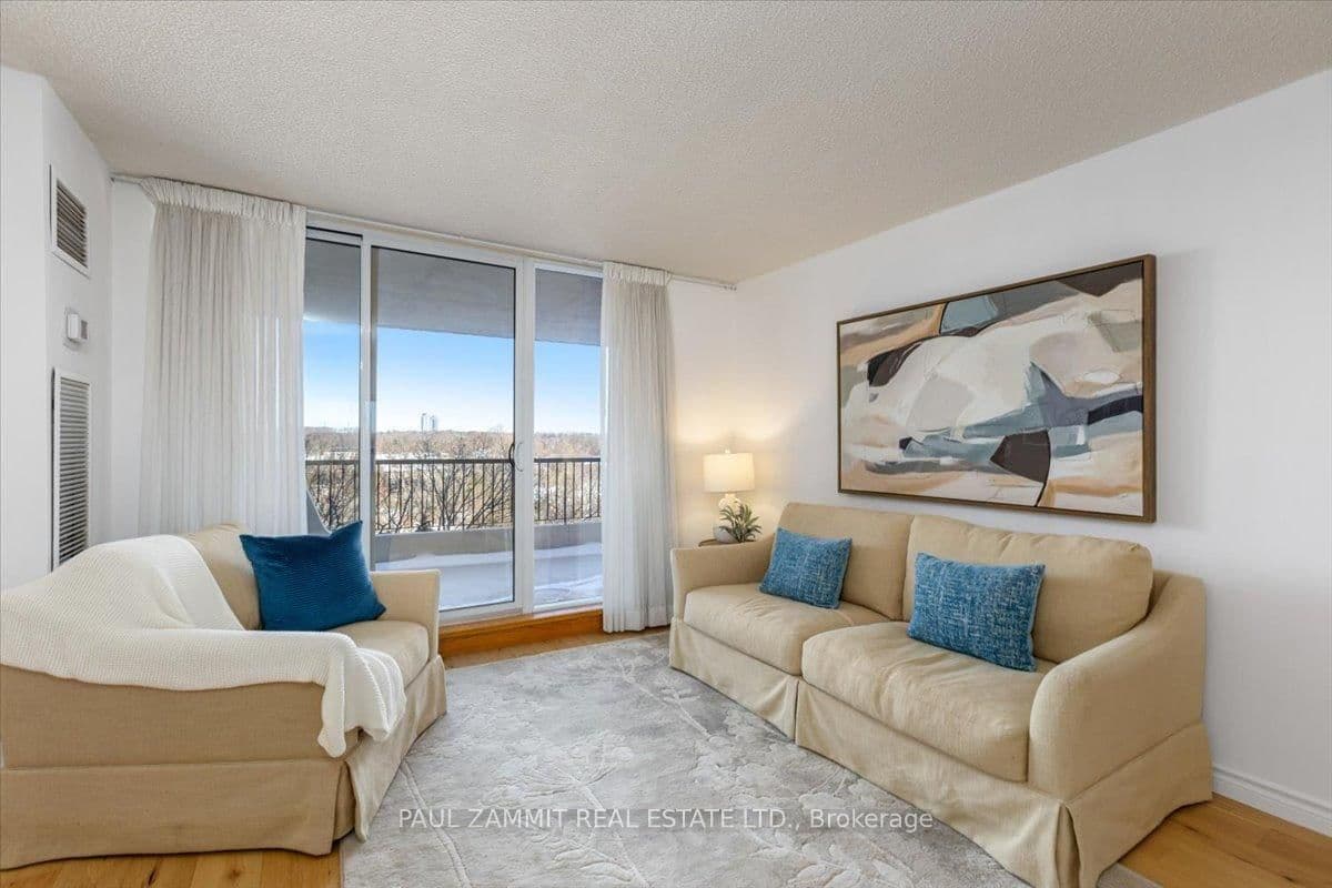 7811 Yonge Street, Unit 701 thumbnail 9