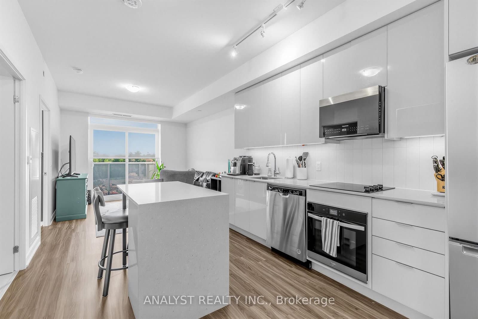 498 Caldari Road, Unit 522 thumbnail 3