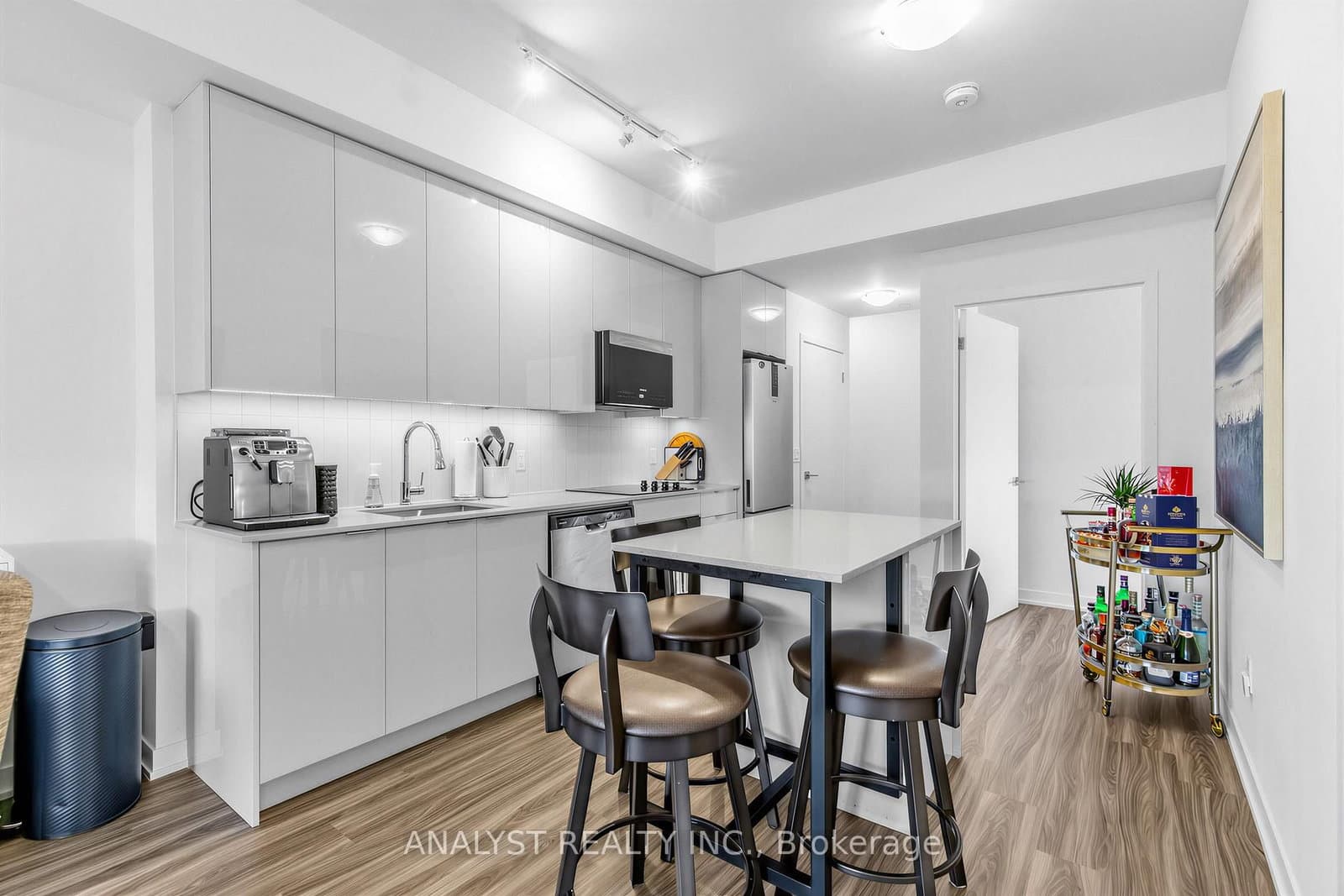 498 Caldari Road, Unit 522 thumbnail 4