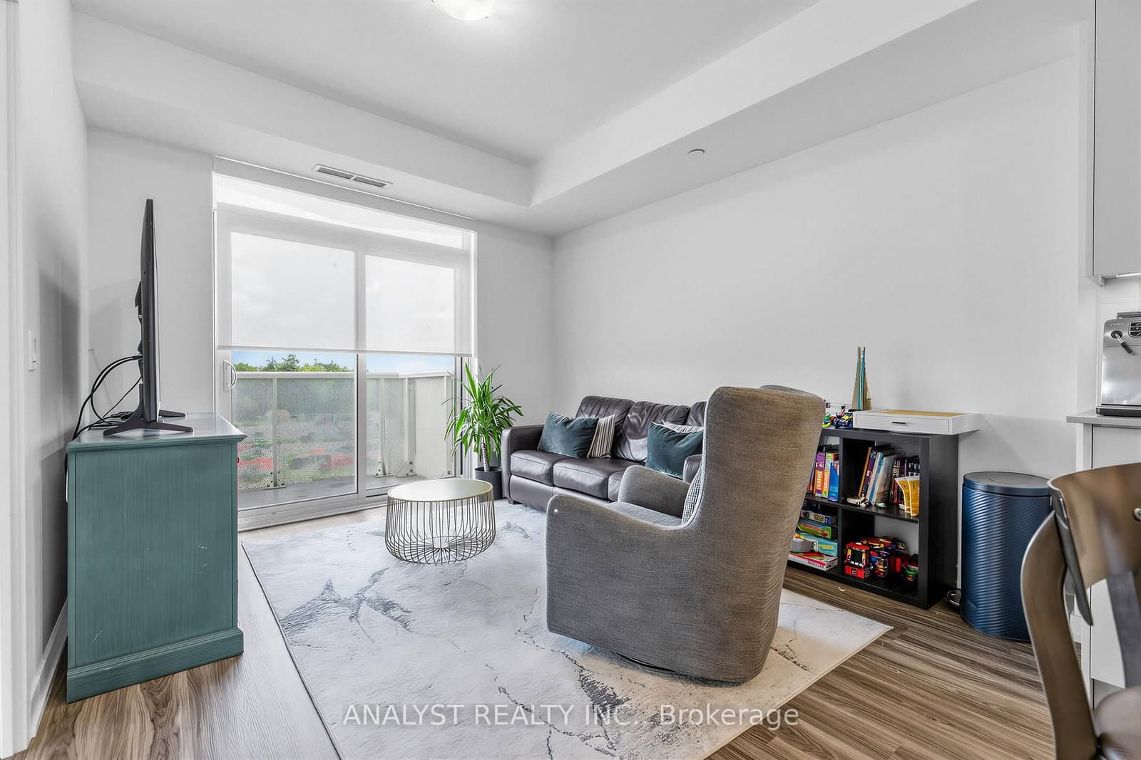 498 Caldari Road, Unit 522 thumbnail 8