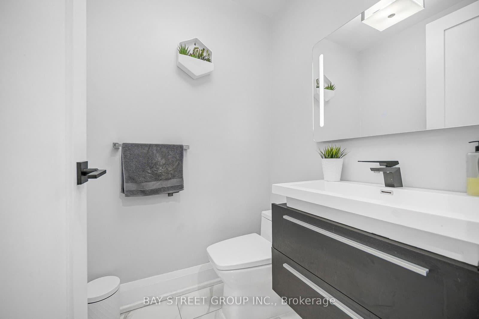 231 Shaftsbury Avenue N thumbnail 20
