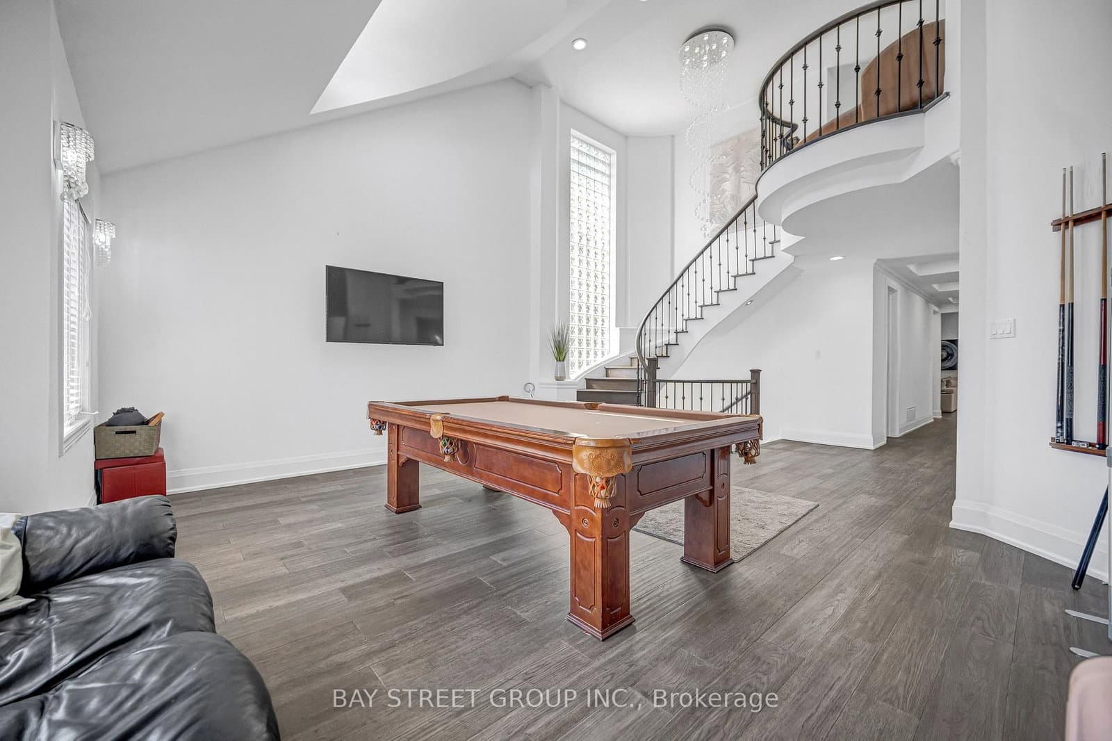 231 Shaftsbury Avenue N thumbnail 5