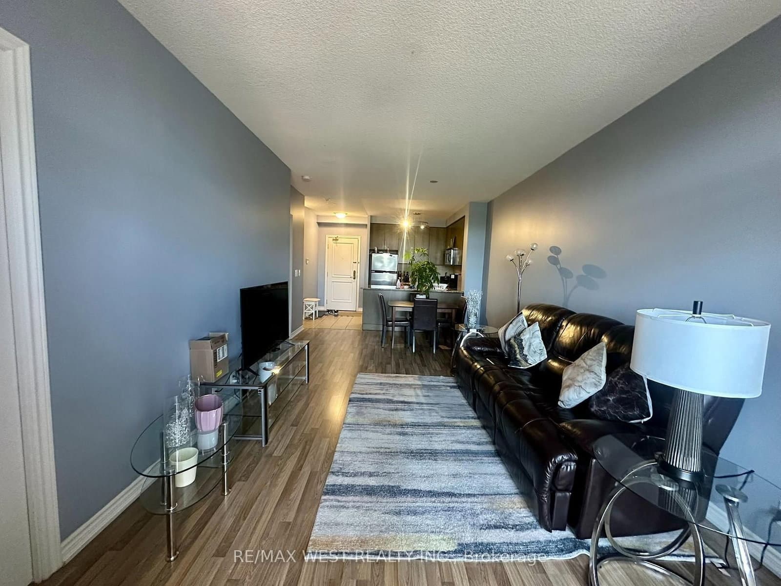 9235 Jane Street, Unit 302 thumbnail 3