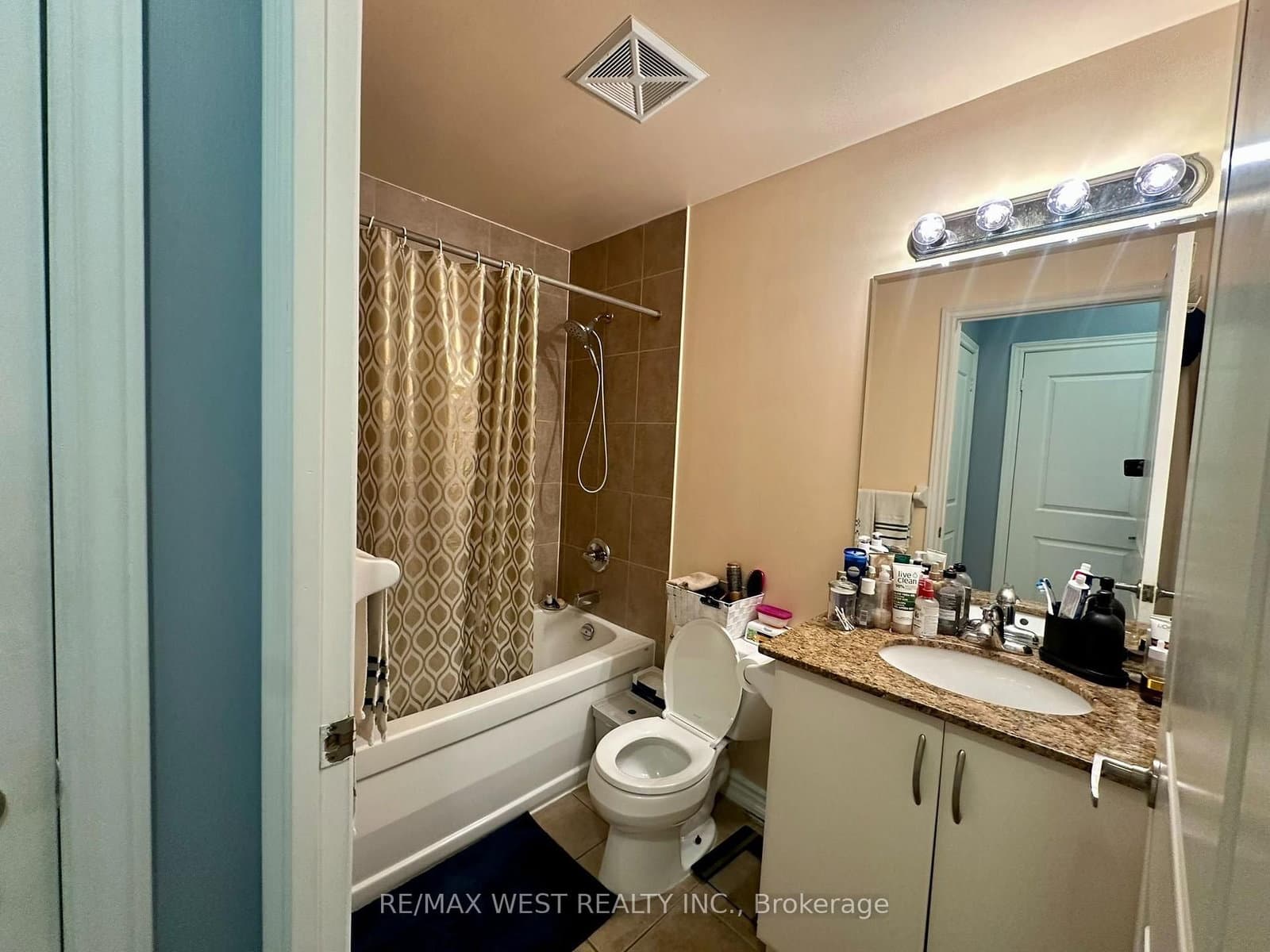 9235 Jane Street, Unit 302 thumbnail 4