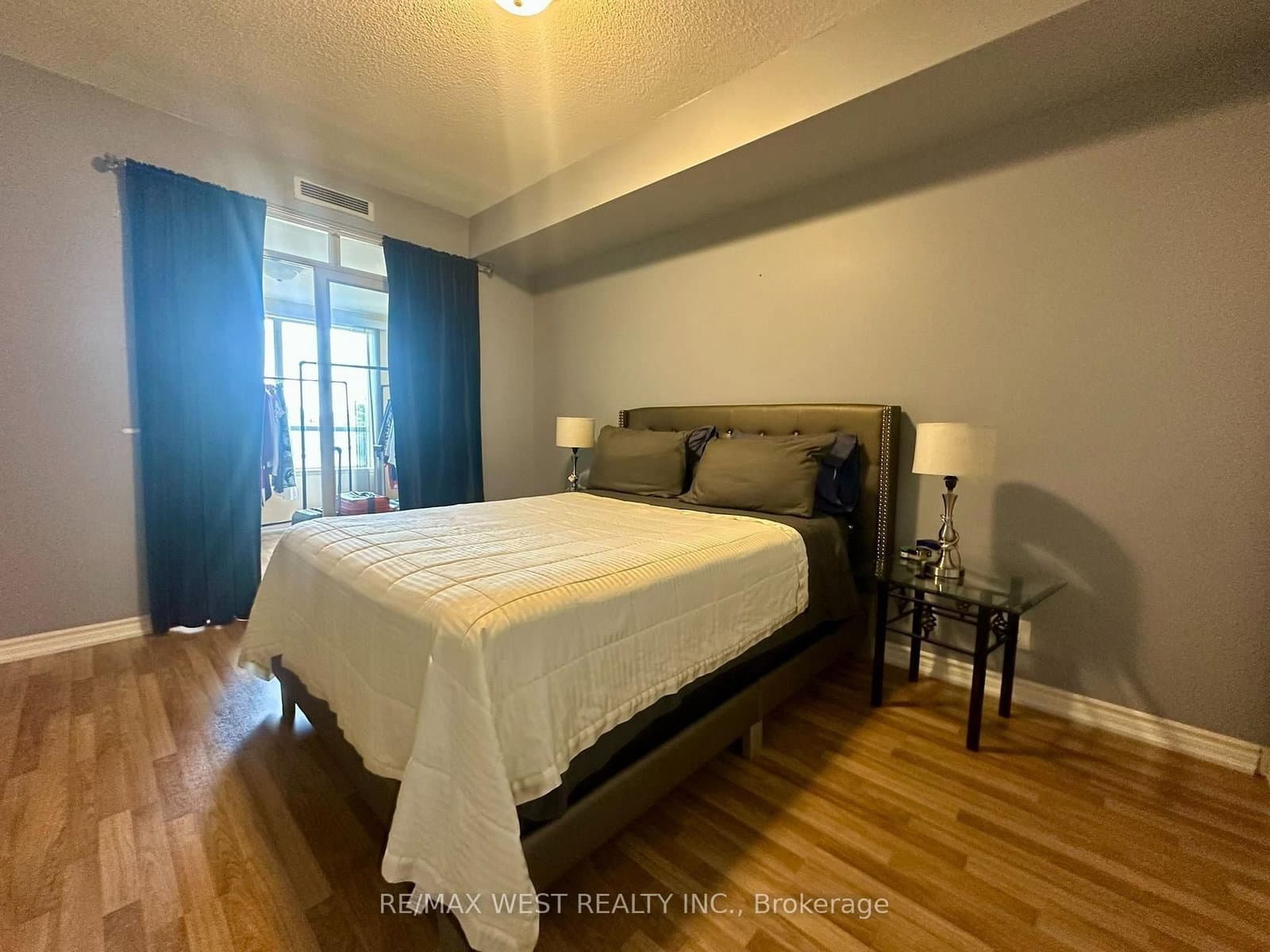 9235 Jane Street, Unit 302 thumbnail 6