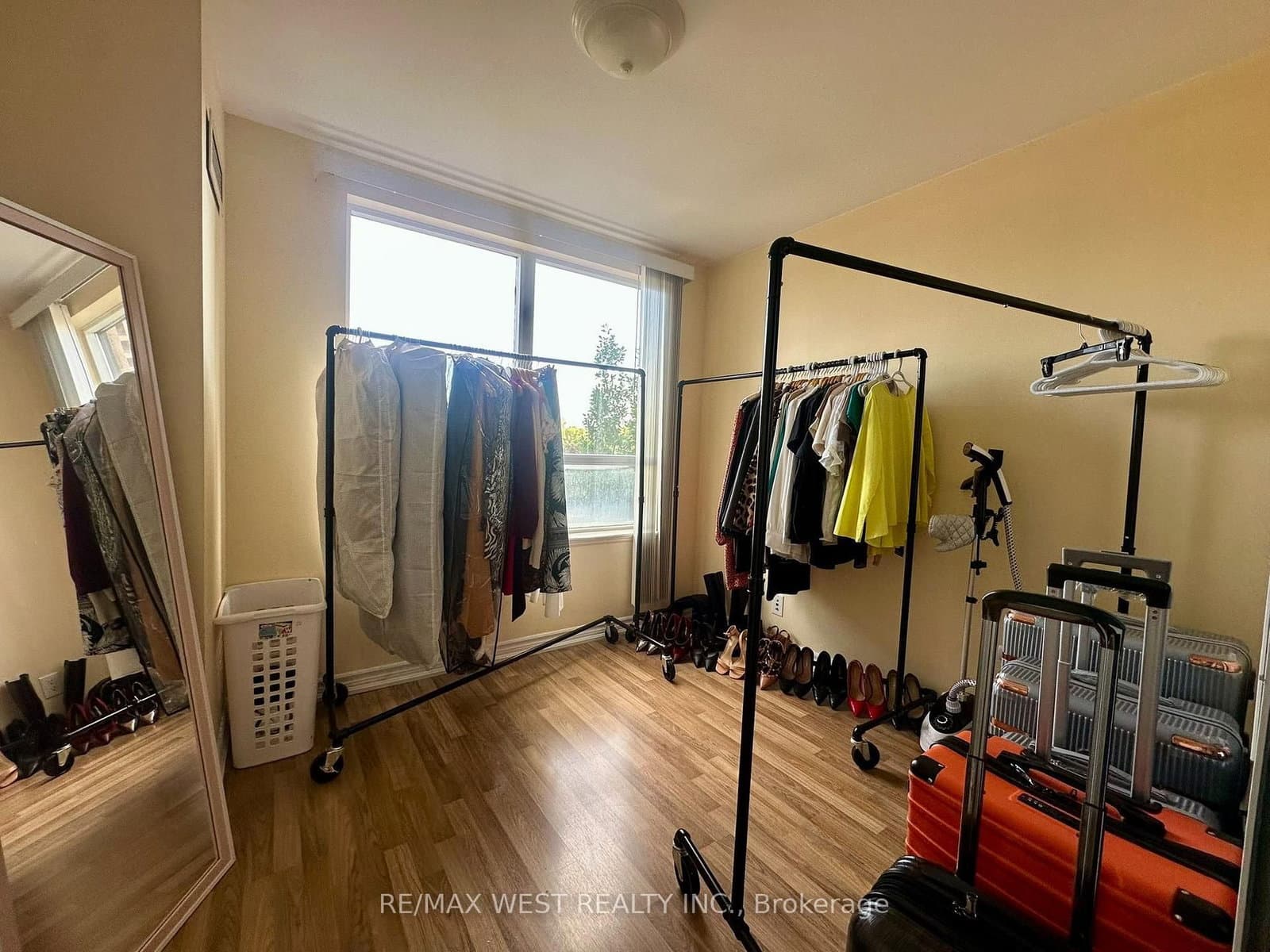 9235 Jane Street, Unit 302 thumbnail 7