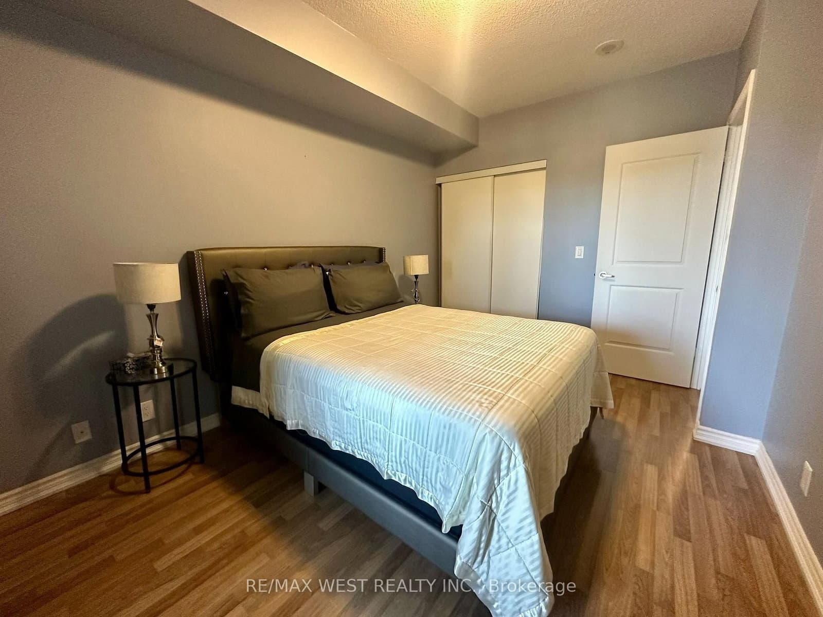 9235 Jane Street, Unit 302 thumbnail 8