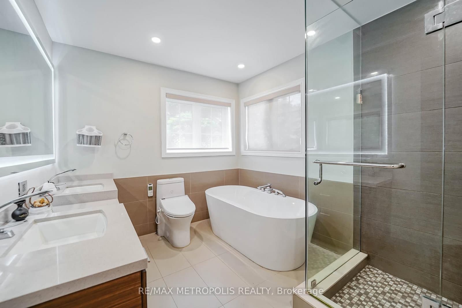 114 Selwyn Road thumbnail 32