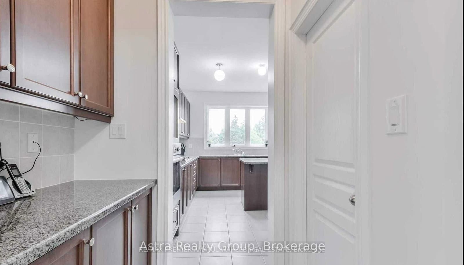 596 Mactier Drive thumbnail 15