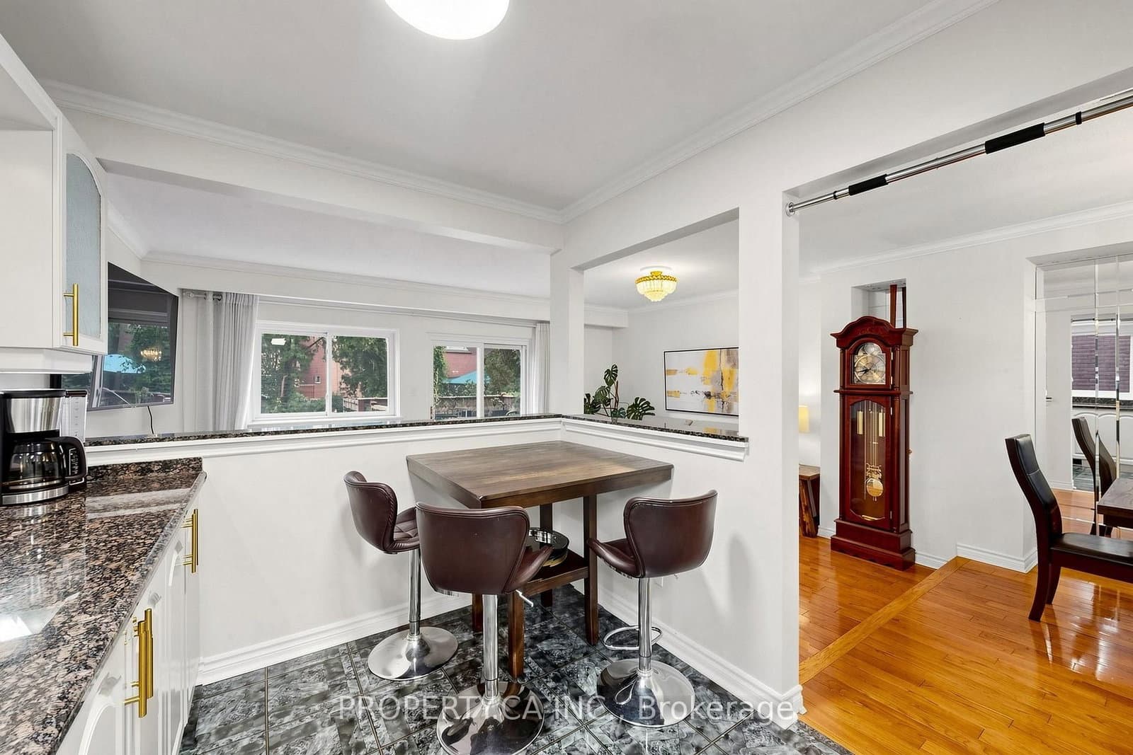 80 Peter Andrew Crescent thumbnail 16