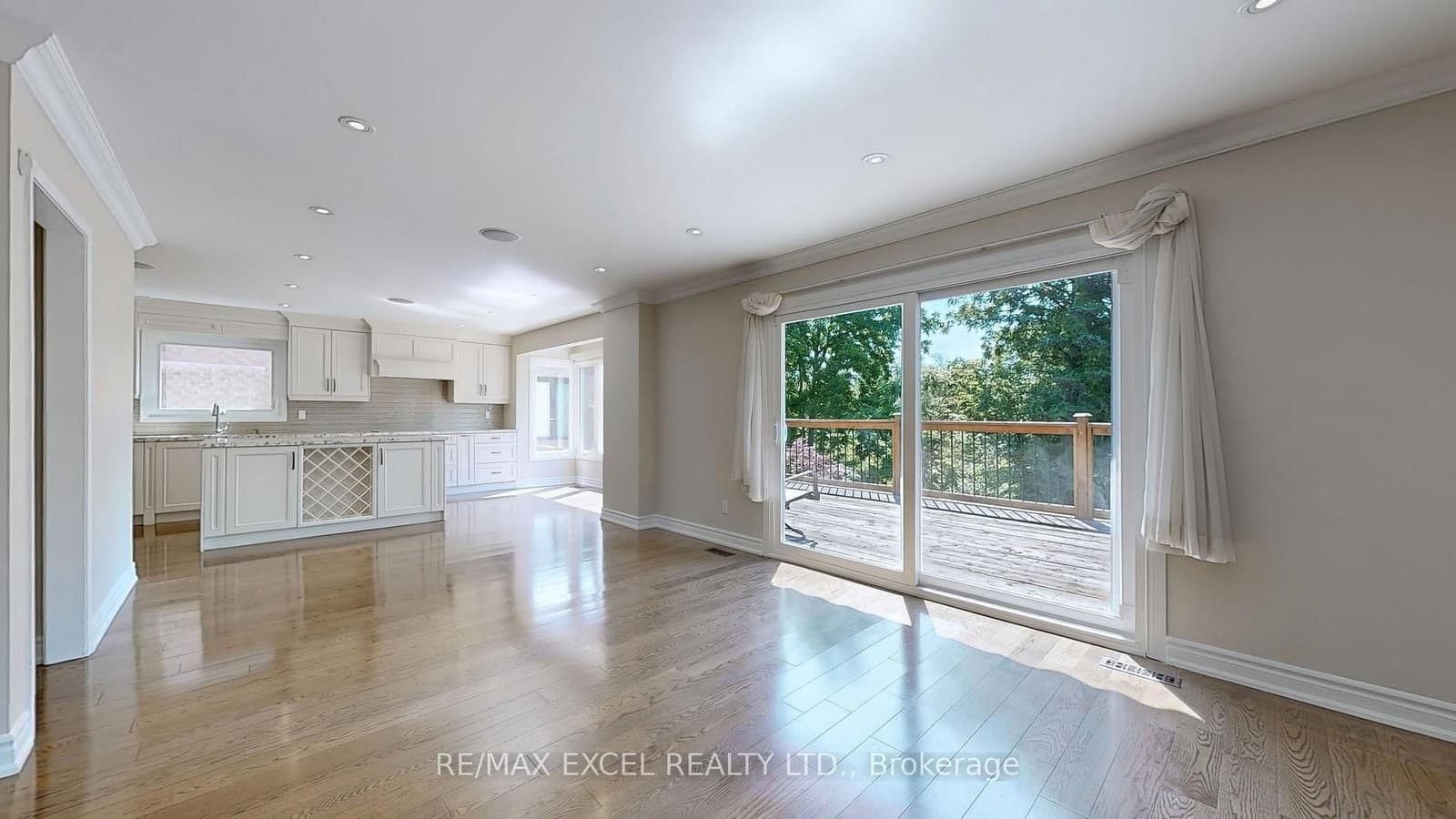 10 Alexis Road thumbnail 5