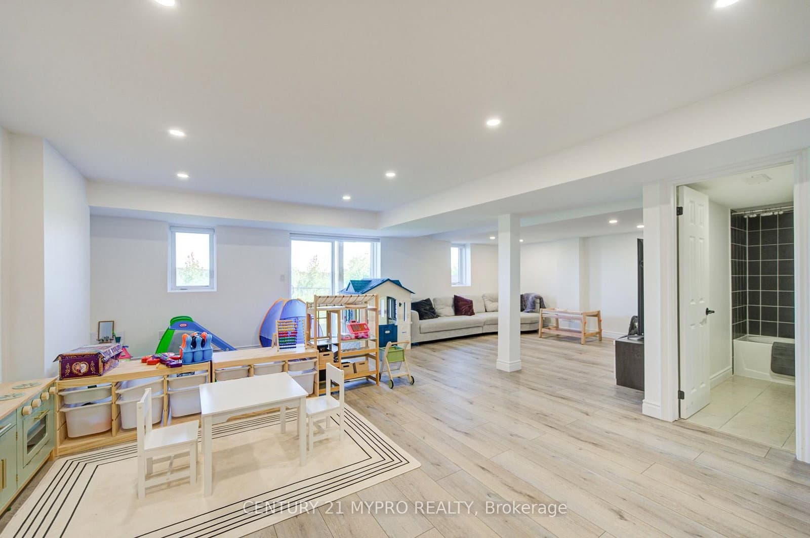134 Hartney Drive thumbnail 35