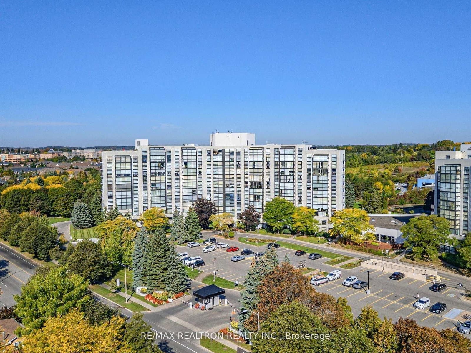 40 Harding Boulevard W, Unit 1015 thumbnail 40