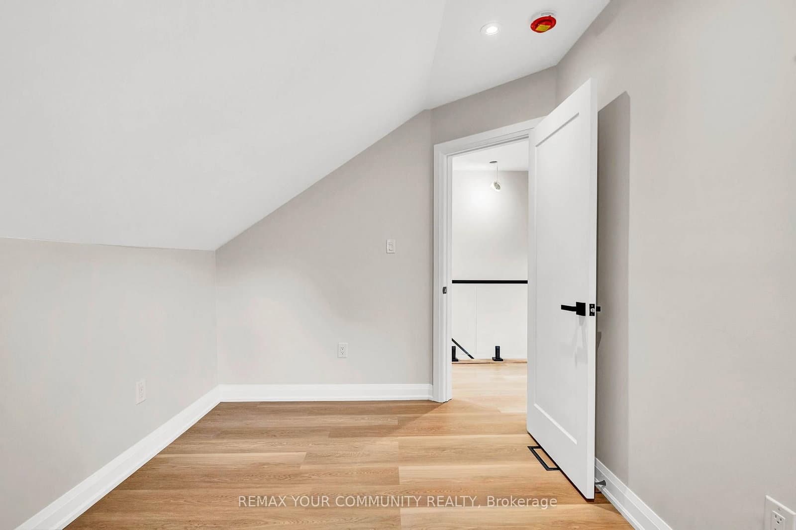 137 Clarence Street thumbnail 23