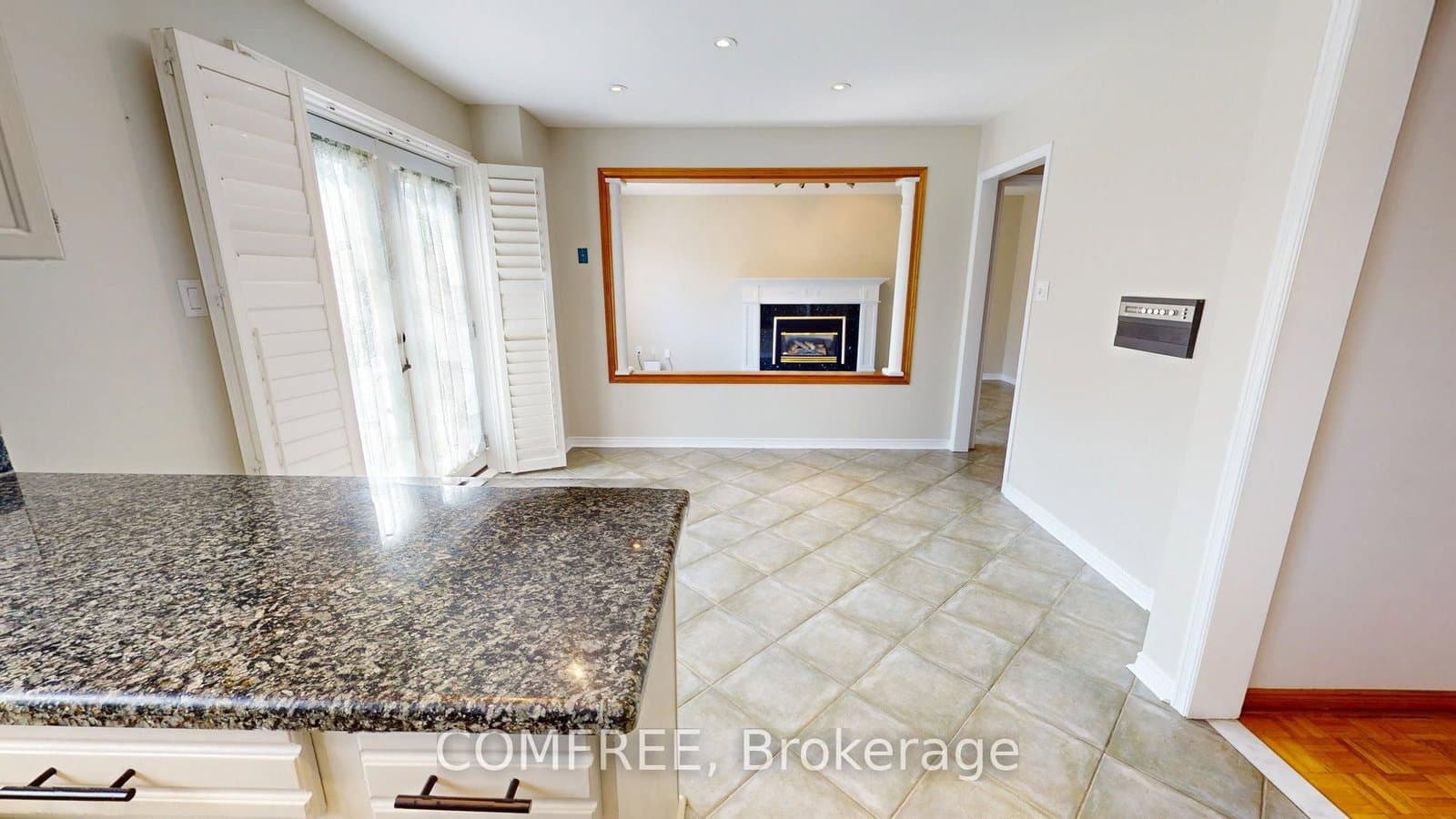 51 Venetian Crescent thumbnail 8