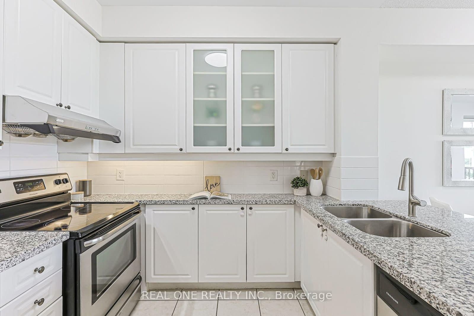111 Upper Duke Crescent, Unit 214 thumbnail 16