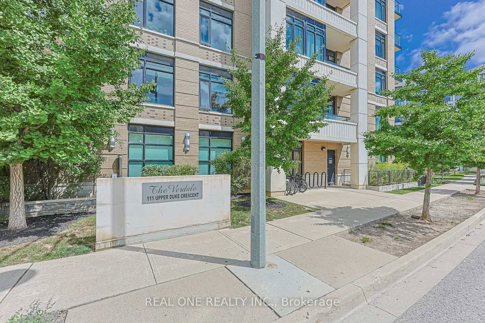 111 Upper Duke Crescent, Unit 214 thumbnail 4