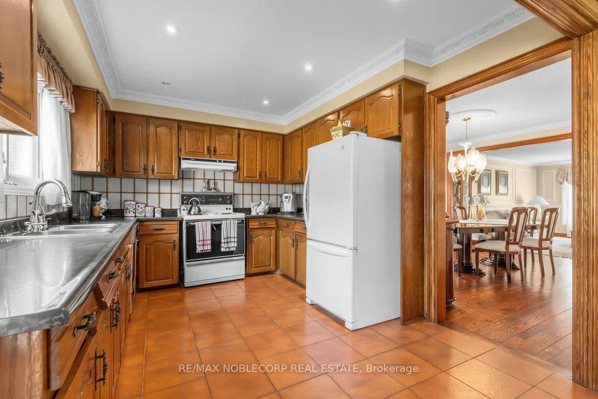 256 Airdrie Drive thumbnail 12