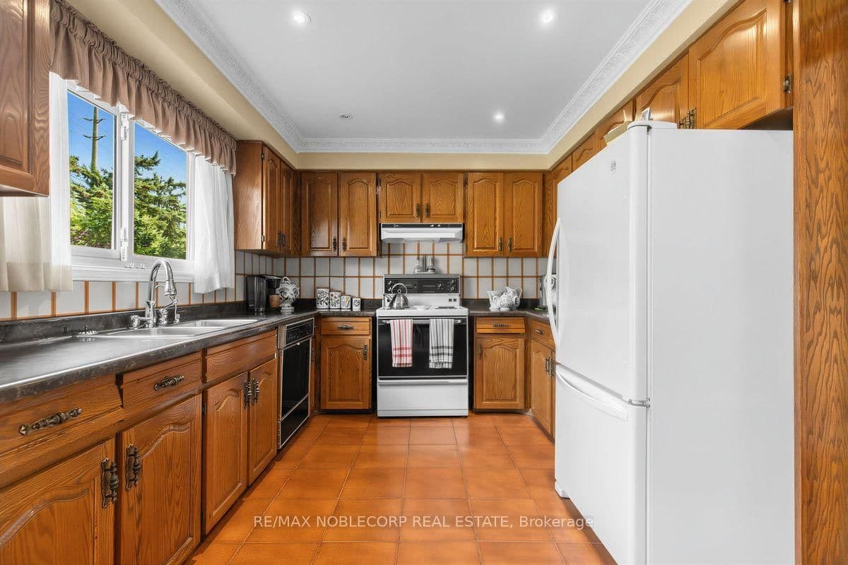 256 Airdrie Drive thumbnail 14