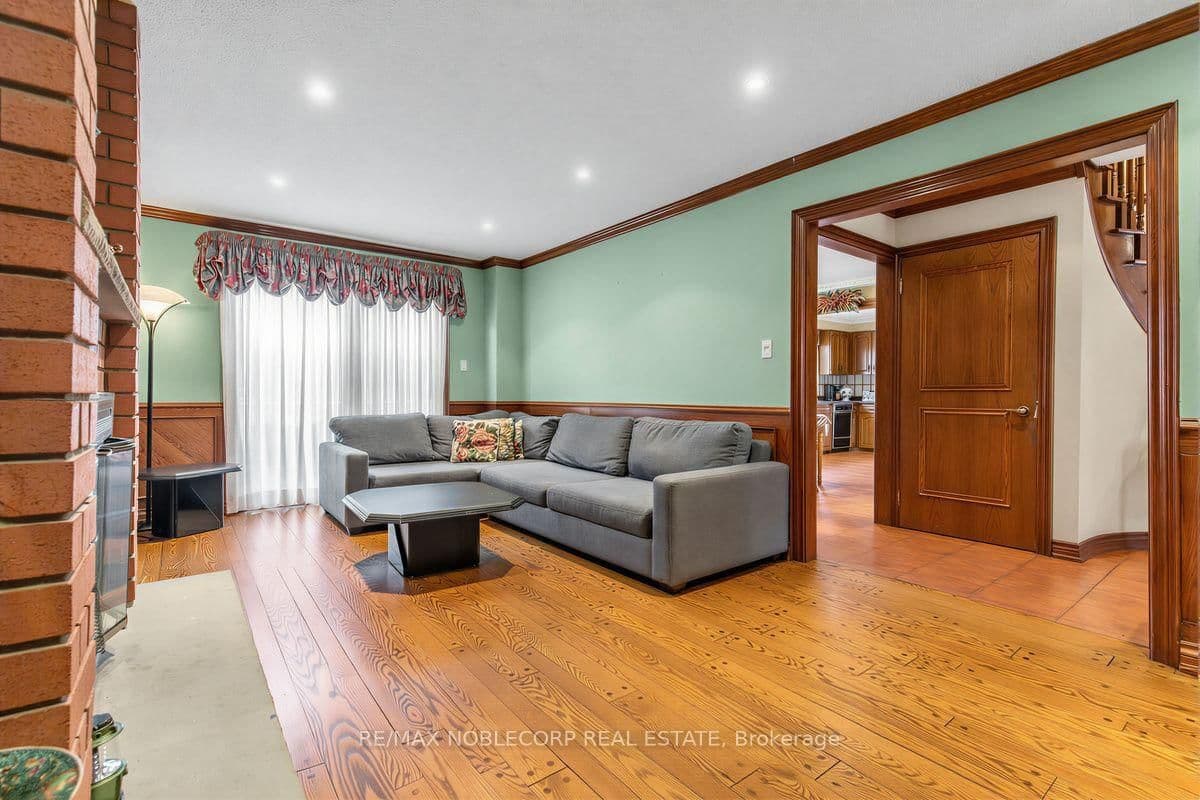 256 Airdrie Drive thumbnail 20
