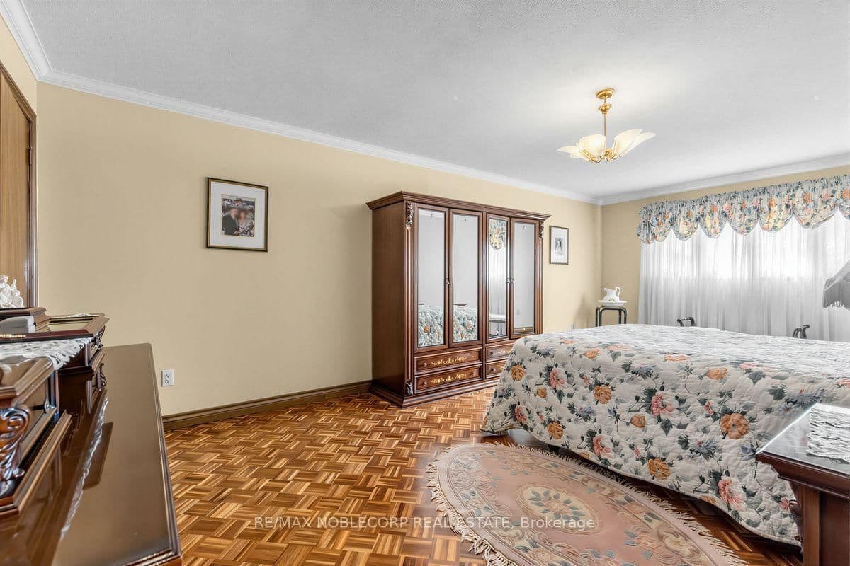 256 Airdrie Drive thumbnail 26
