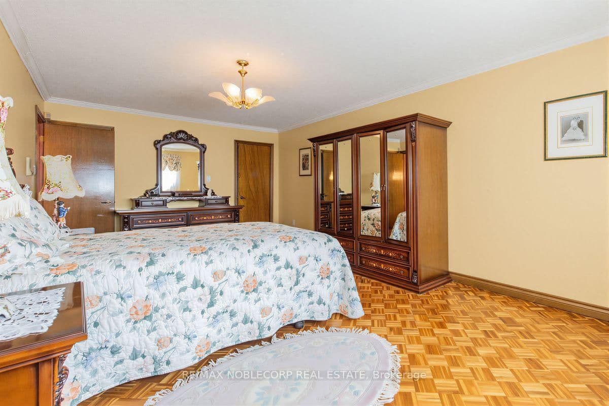 256 Airdrie Drive thumbnail 27