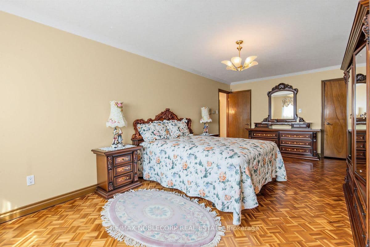 256 Airdrie Drive thumbnail 28