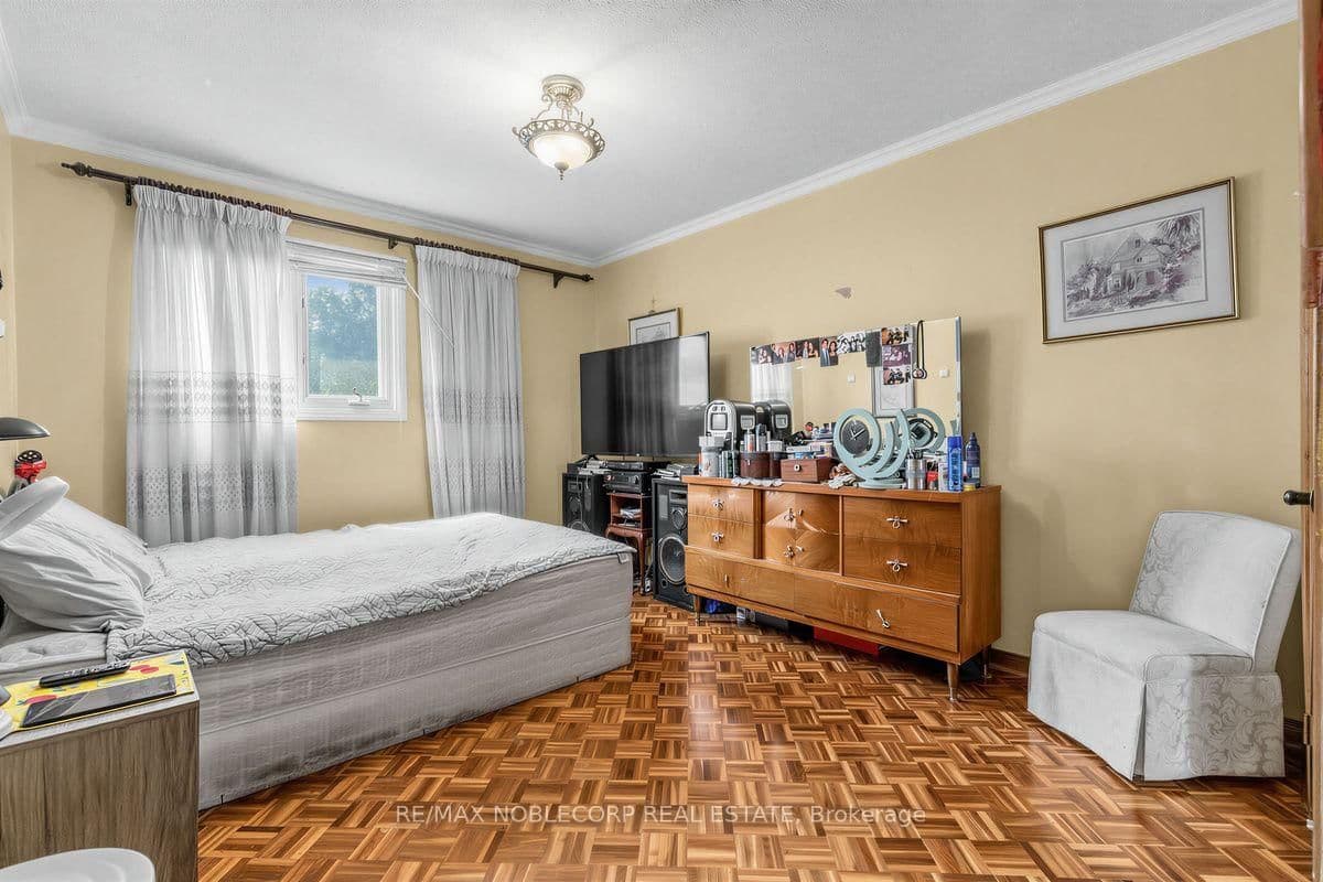 256 Airdrie Drive thumbnail 32