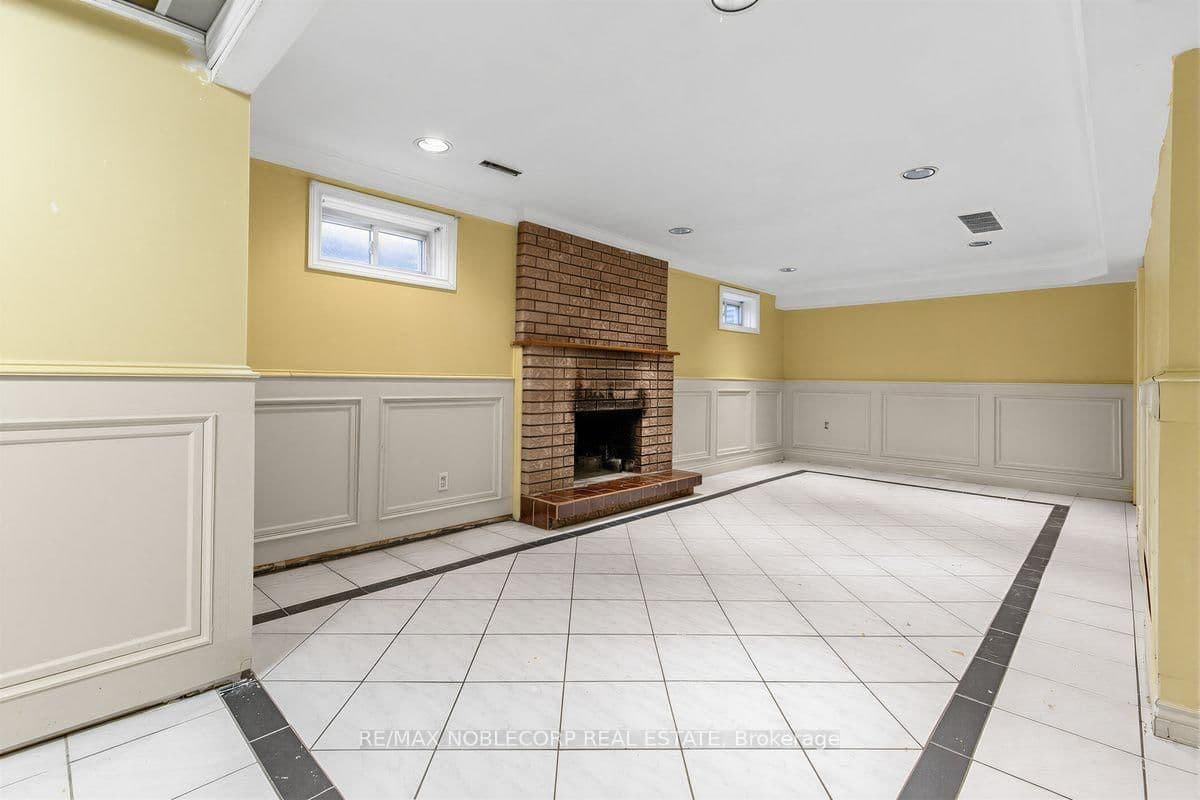 256 Airdrie Drive thumbnail 37