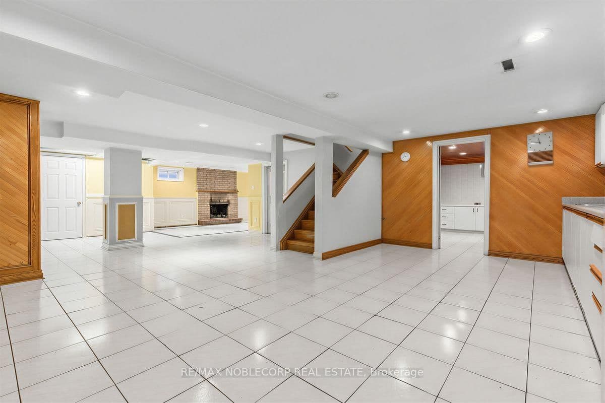 256 Airdrie Drive thumbnail 40