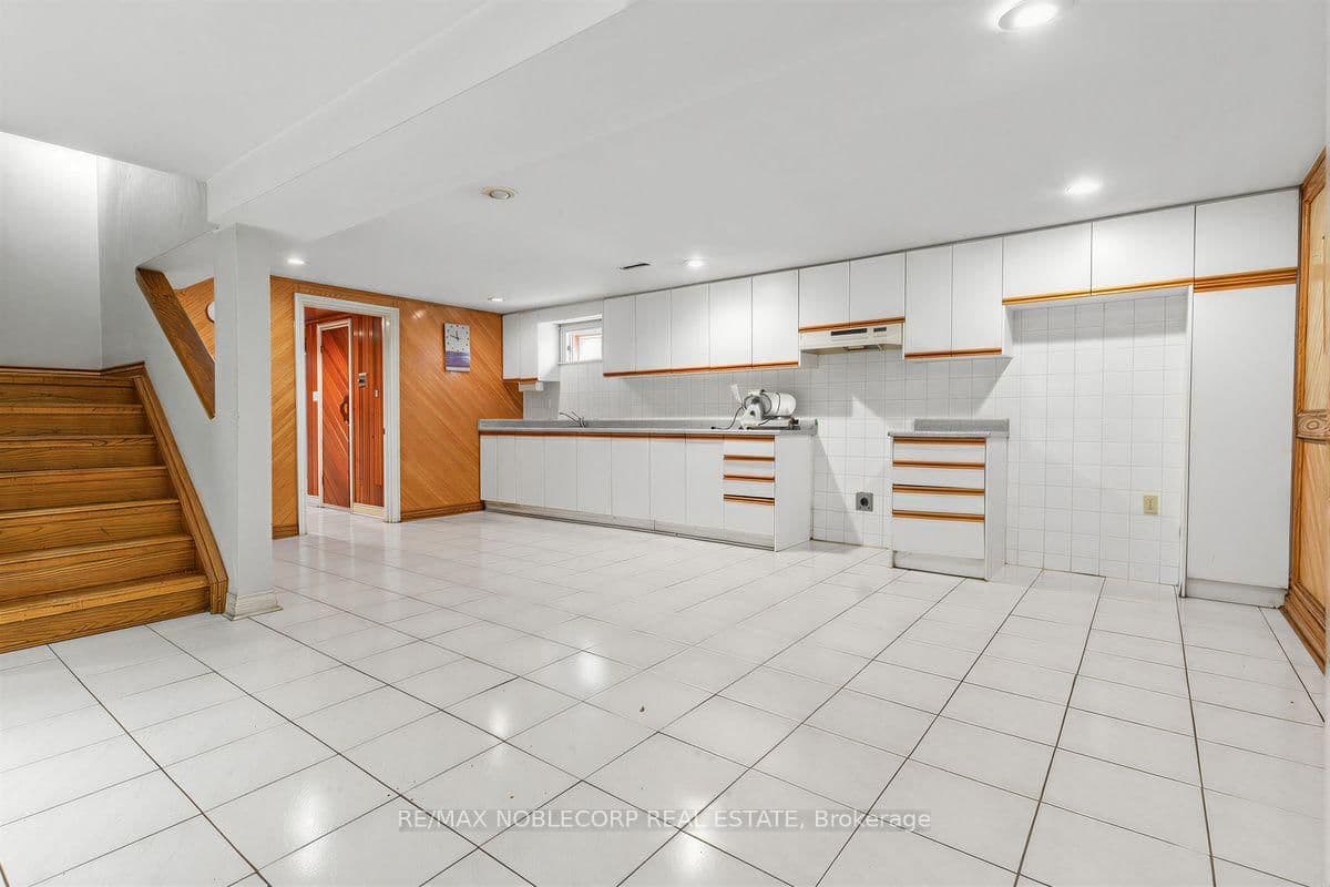 256 Airdrie Drive thumbnail 41