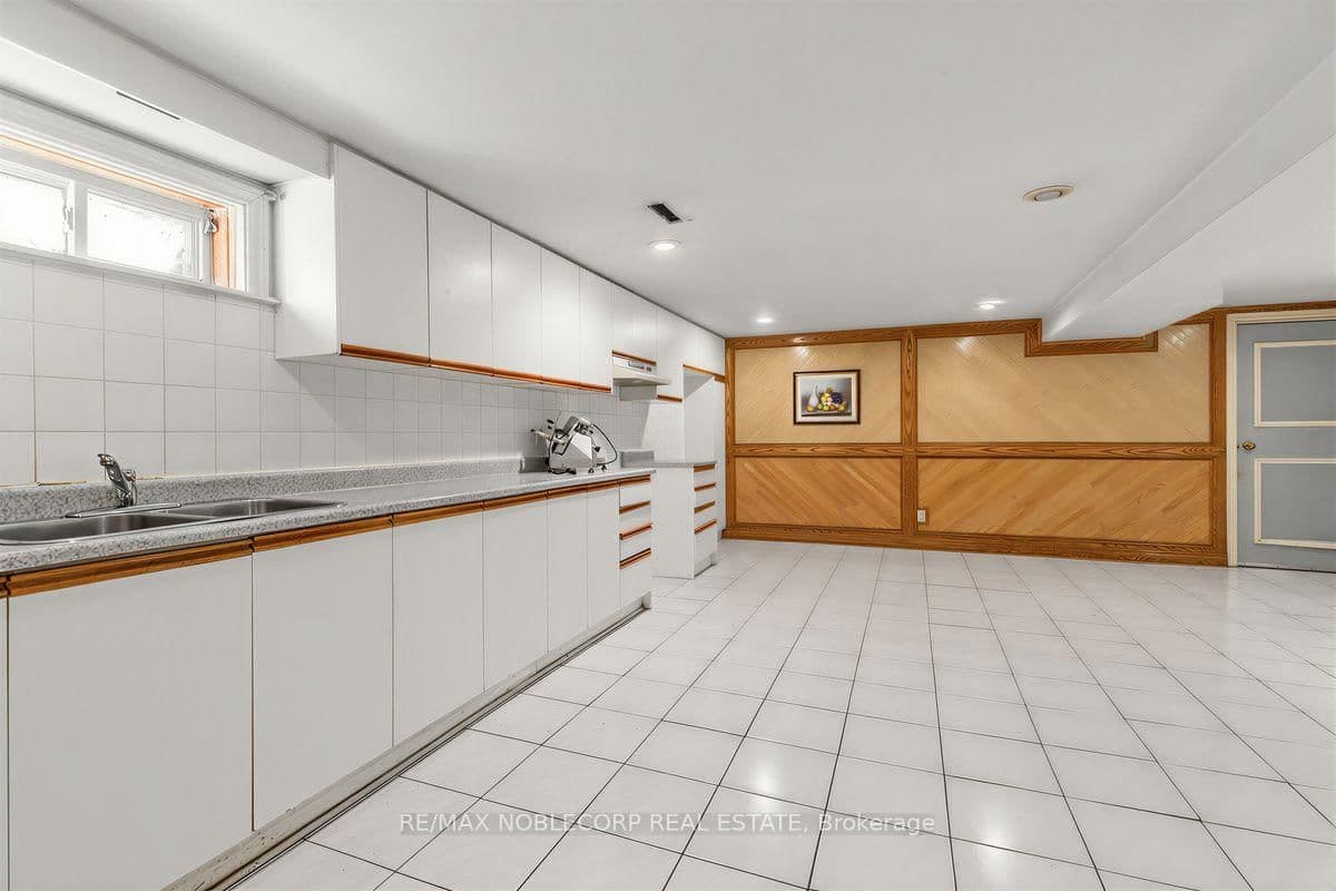 256 Airdrie Drive thumbnail 42