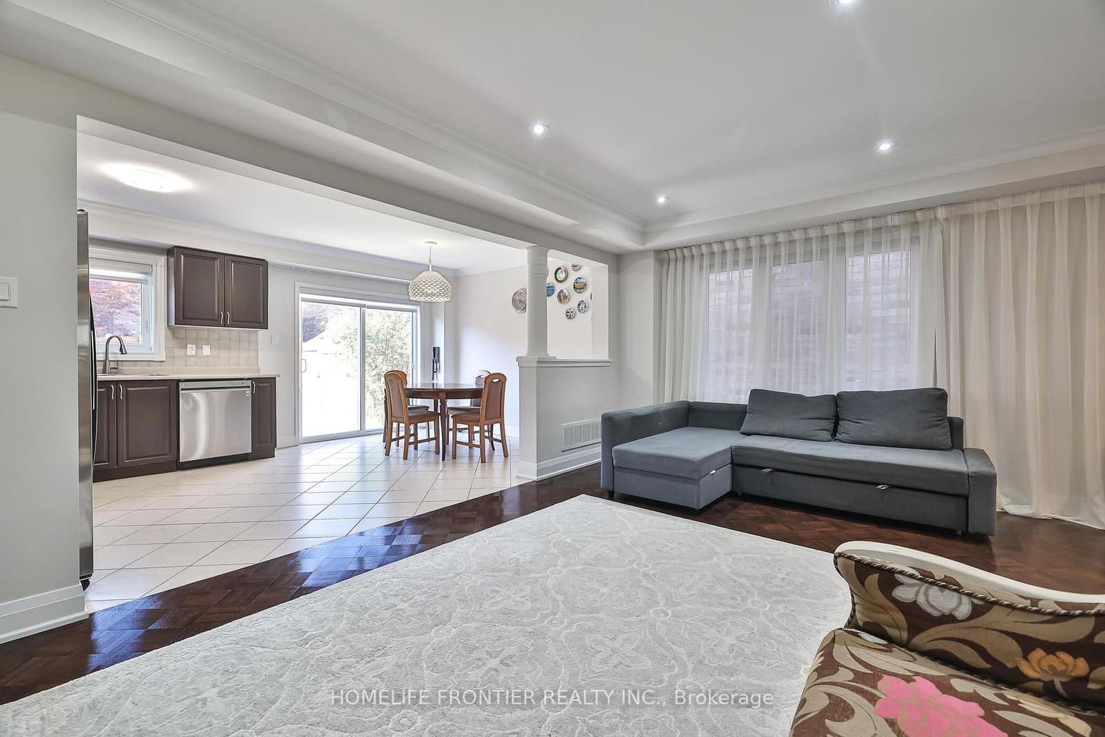 86 Venice Gate Drive thumbnail 10