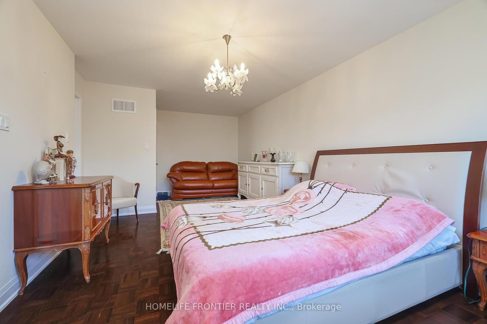 86 Venice Gate Drive thumbnail 24