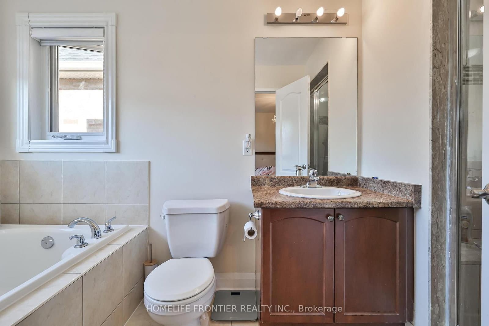 86 Venice Gate Drive thumbnail 25